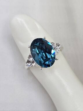 Swarovski Crystal Elements Silver Blue Zircon Statement Ring Size 8.25 Bridal